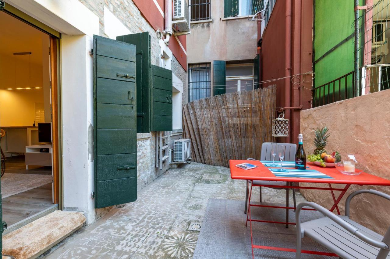 Snug Apartment With Private Courtyard M0270422677 Venedig Eksteriør billede