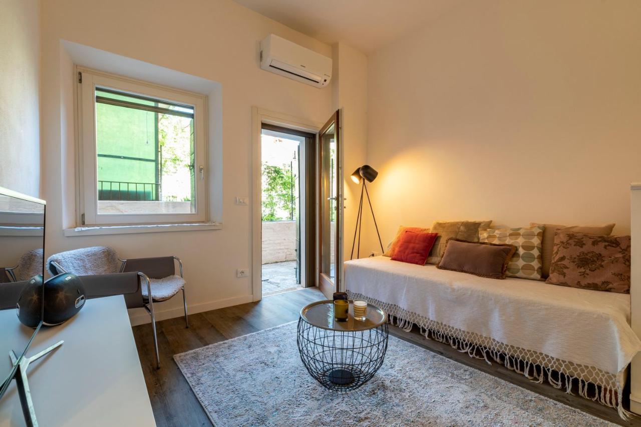 Snug Apartment With Private Courtyard M0270422677 Venedig Eksteriør billede